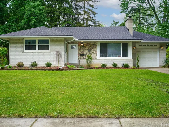 27297 Lexington Pkwy, Southfield, MI 48076