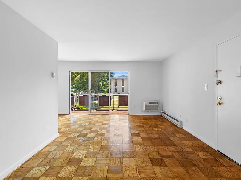221 Christie St #4 — Photo 12