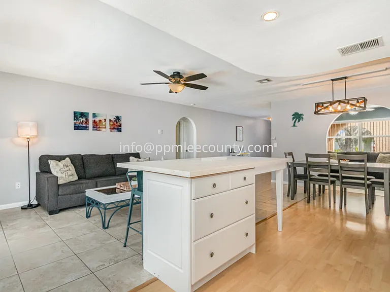 922 SE 25th Ln — Photo 5