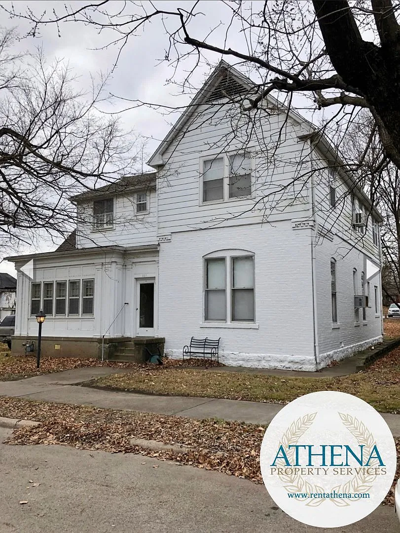 227 N Middle — Photo 1
