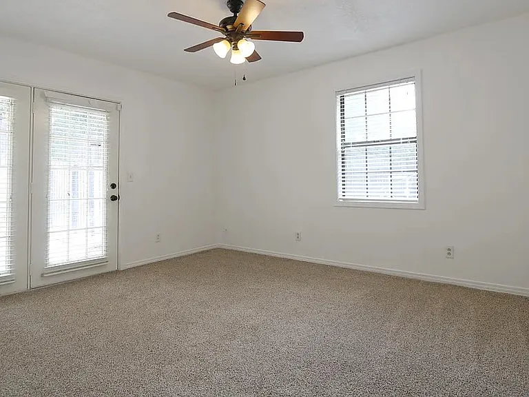 2206 Bluecutt Rd — Photo 4