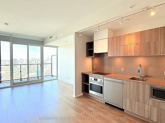5th image of 125 Peter St #3307