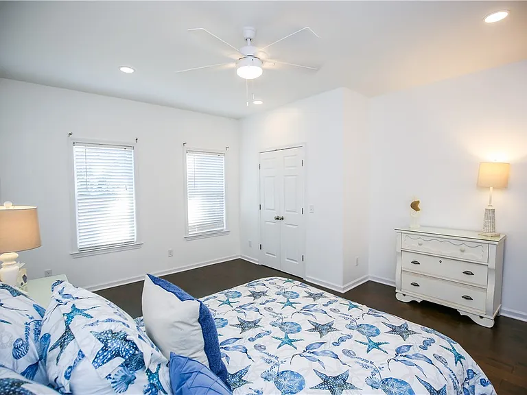 214 Clarke St — Photo 23