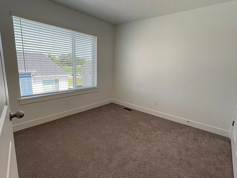 1122 N 1920 W — Photo 37