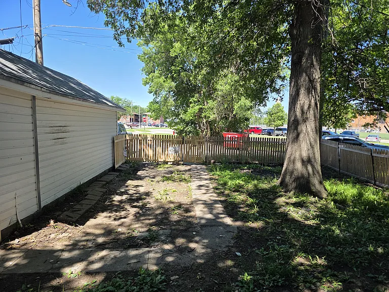 901 S 24th St — Photo 30