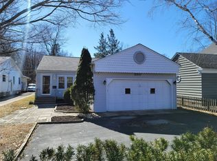 31337 Lake Rd, Bay Village, OH 44140