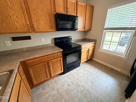 5th image of 620 Woodson Dr