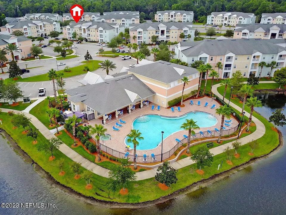 8226 Green Parrot Rd #308