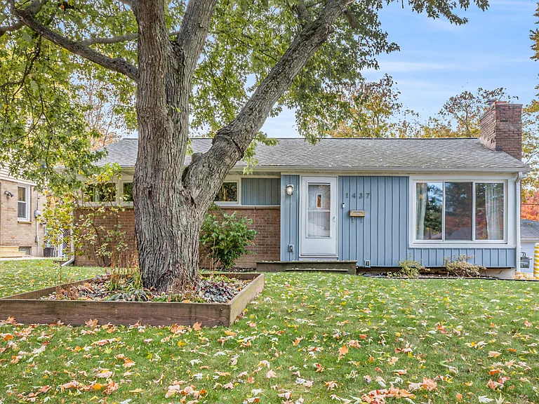 1437 Lewison Ave NE — Photo 1