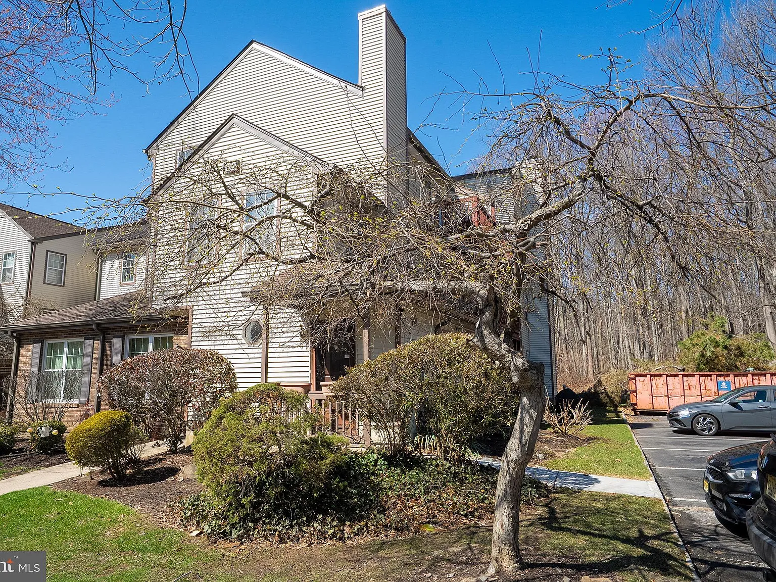 2 bed, 1.5 bath, 1131 sqft, $2,400 — Photo 2