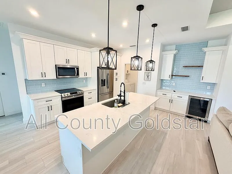 3 bed, 2.0 bath, 1850 sqft, $2,195 — Photo 4
