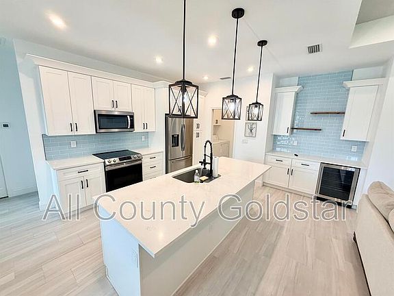 4th image of 6049 Higgins Ln