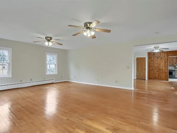 5th image of 72 Thompson Ave