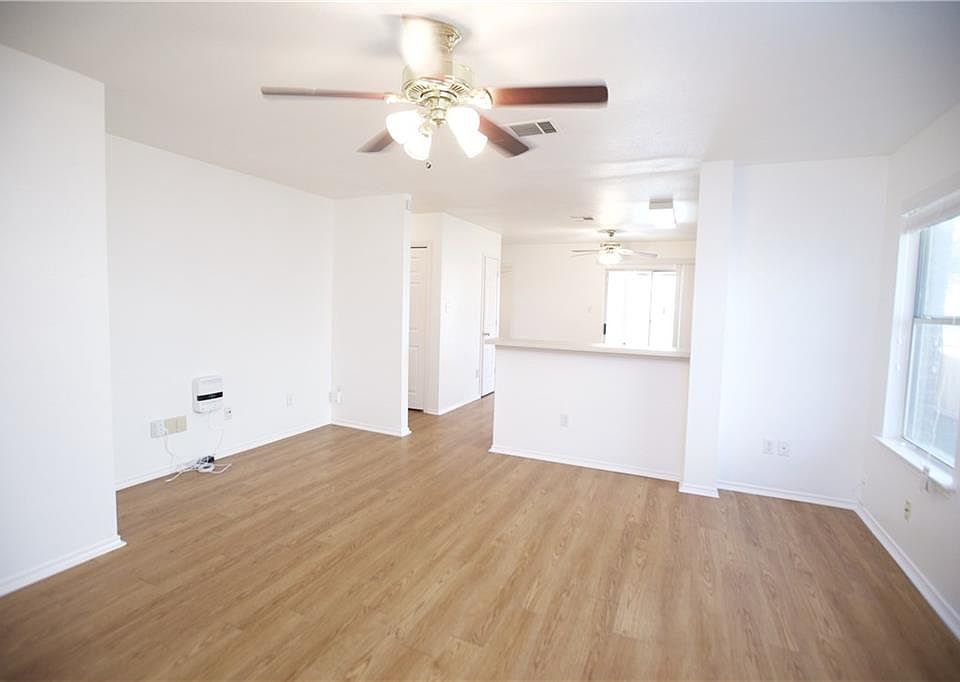 1st image of 2698 Bradley Ln