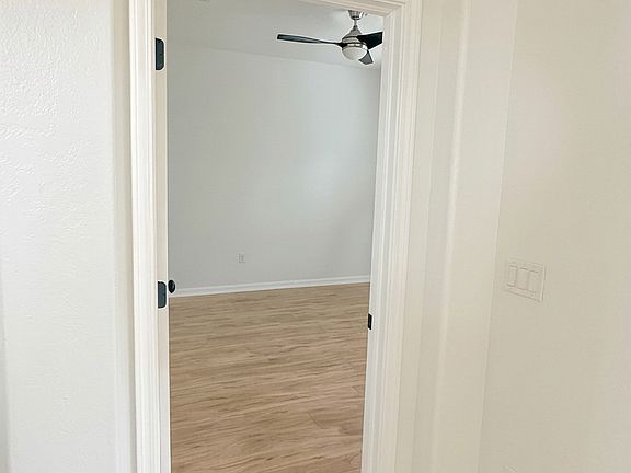 4th image of 3910 Silverlake Way