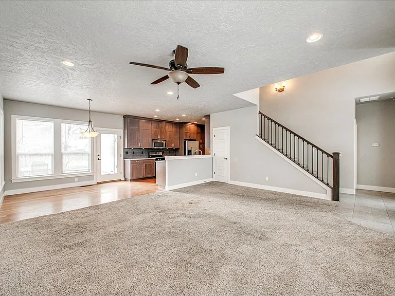 3313 Dewey St — Photo 6