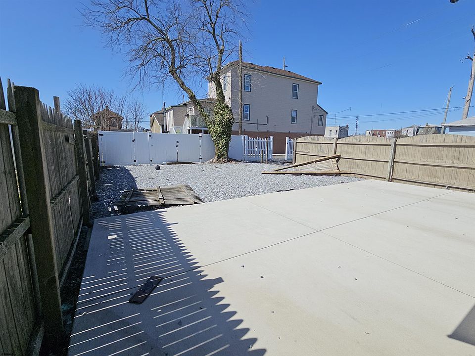 2nd image of 518 N Indiana Ave