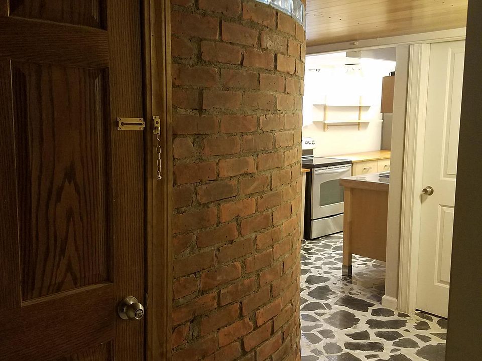 Hall to kitchen