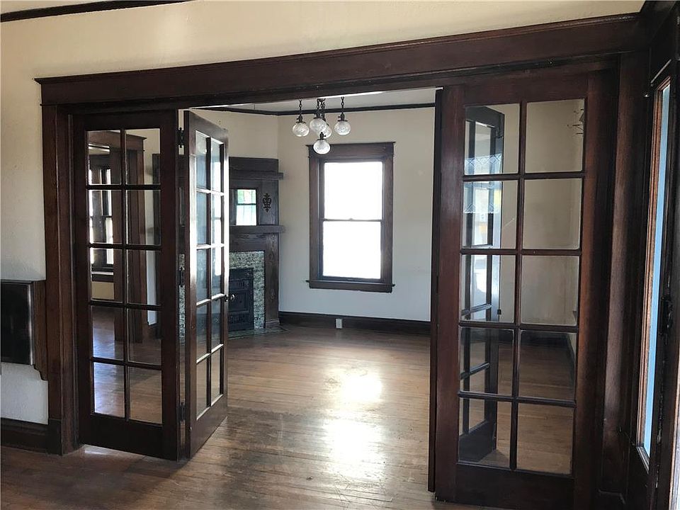 1st image of 416 W Lexington Ave