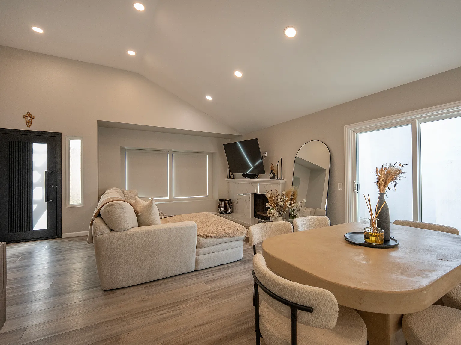 2 bed, 1224 sqft, $4,295 — Photo 4
