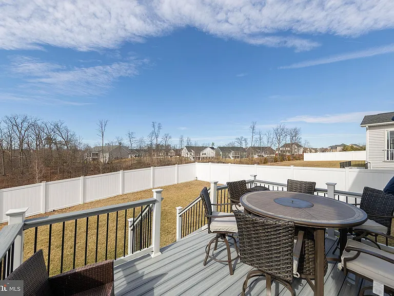 124 Lenore Ln — Photo 37