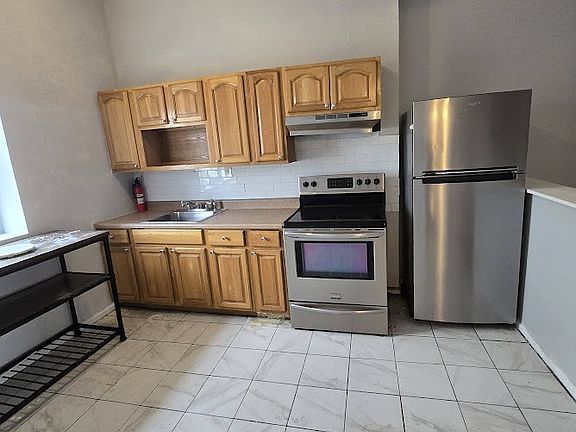 2nd image of 366 Forrest St #4A