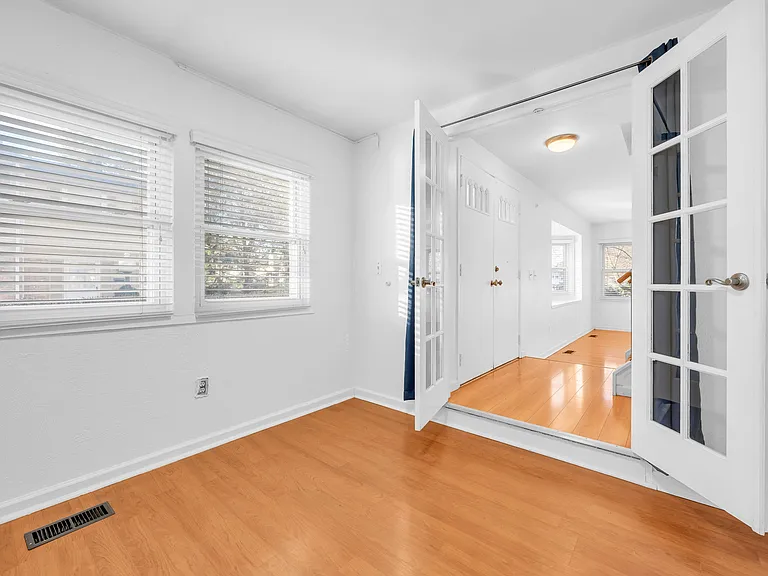 1592 Brentwood Dr — Photo 12