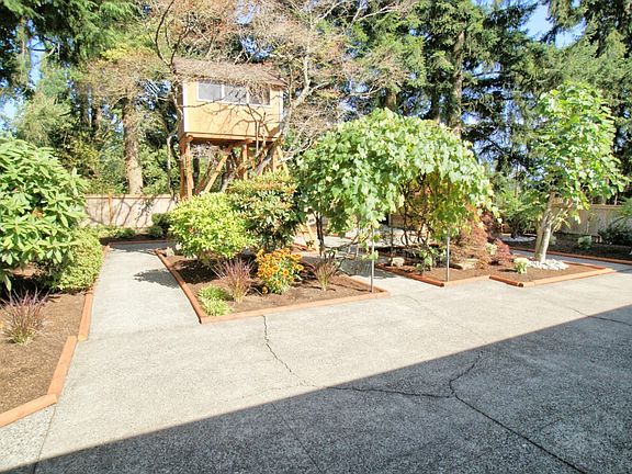 2nd image of 412 160th Ave SE