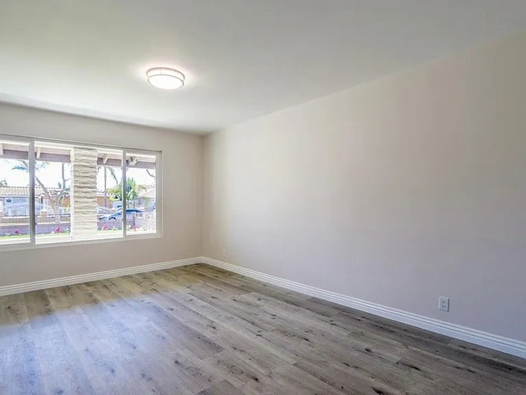 801 E Hood Ave — Photo 7