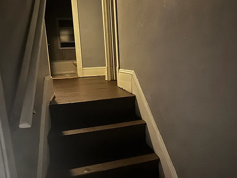 1864 Hastings Ave — Photo 1