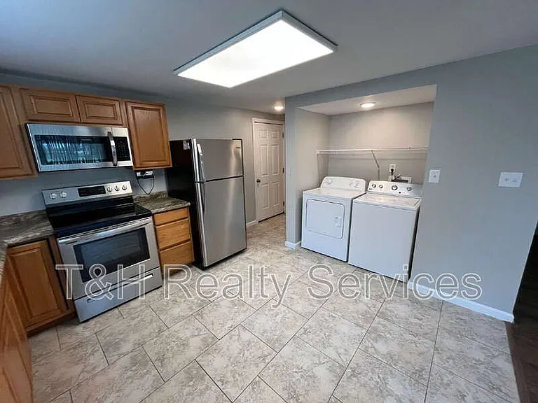 611 N Waldemere Ave — Photo 4