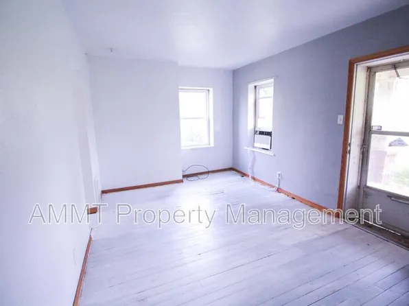 3010 Johnson Ave NW #1, Cedar Rapids, IA 52405