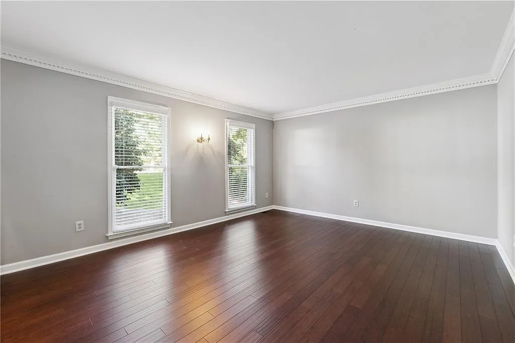 4 bed, 2.5 bath, 2400 sqft, $2,900 — Photo 4