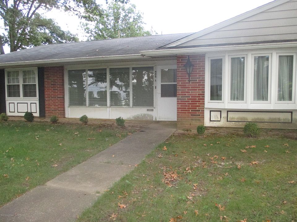 1st image of 448A Cheshire Ct #1001