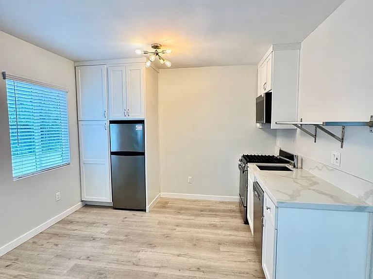 613 S Prairie Avenue — Photo 7