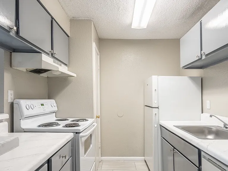 Albion Apartments — Photo 7
