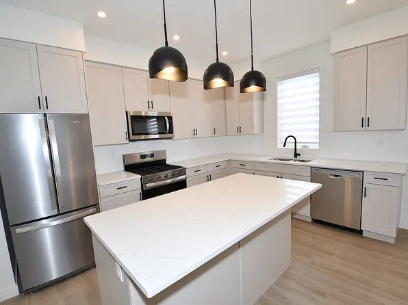 1 Month Free 3 Bedroom Main Floor Home in Grovenor | SF337