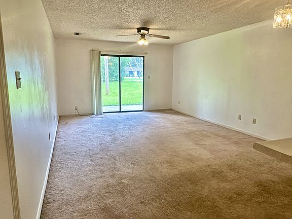 4th image of 4022 Camellia Dr #1