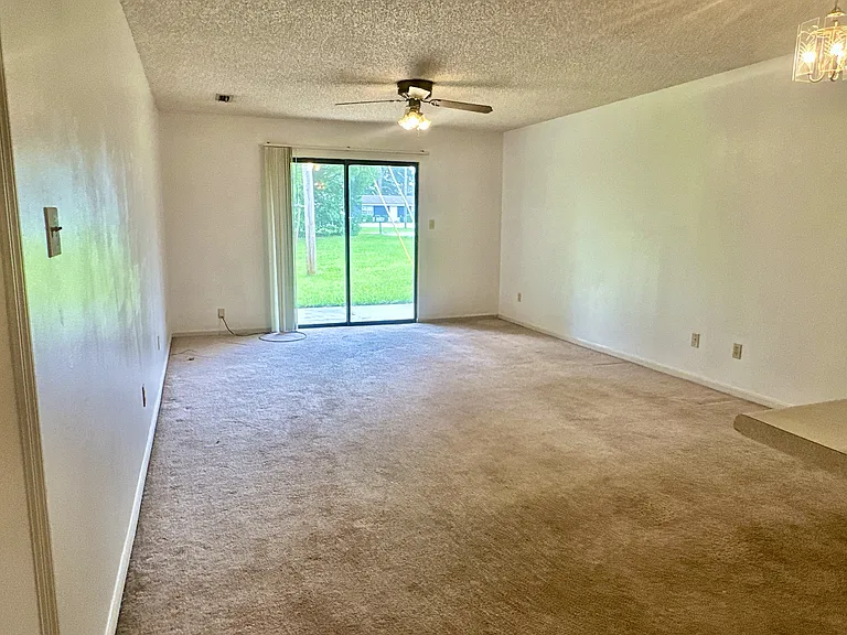4022 Camellia Dr #1 — Photo 4