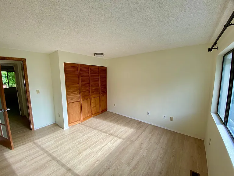 Bedroom #2 (Upstairs)