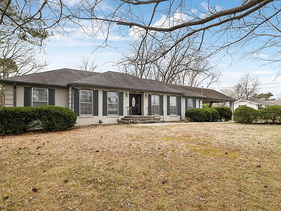 3rd image of 1807 Oxford Dr