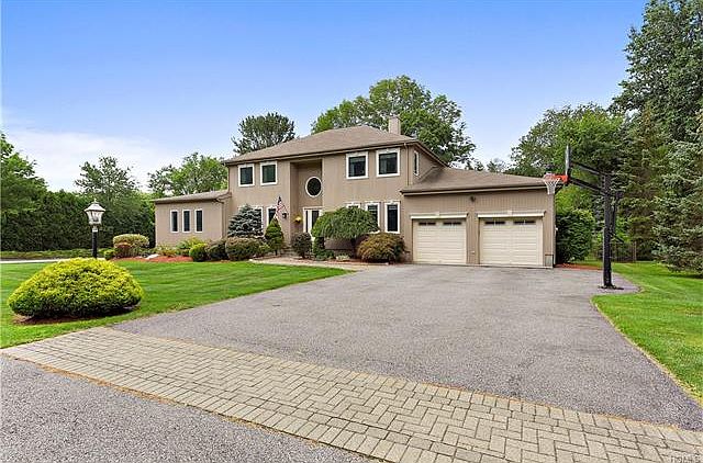 1st image of 2415 Pinetree Pl