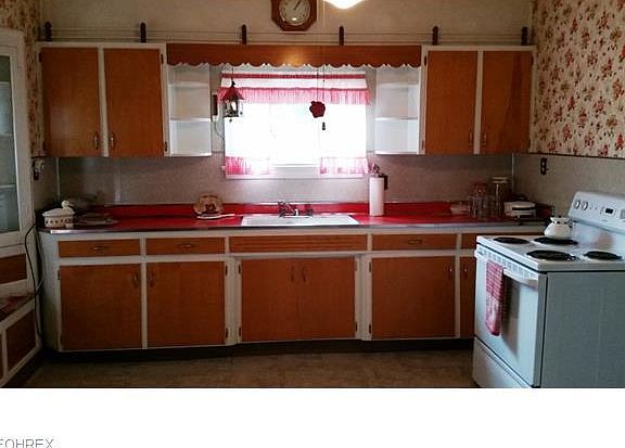 5th image of 2071 Wyandotte Ave