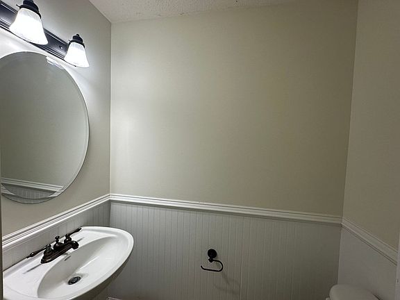 5th image of 12 Lawton Cir