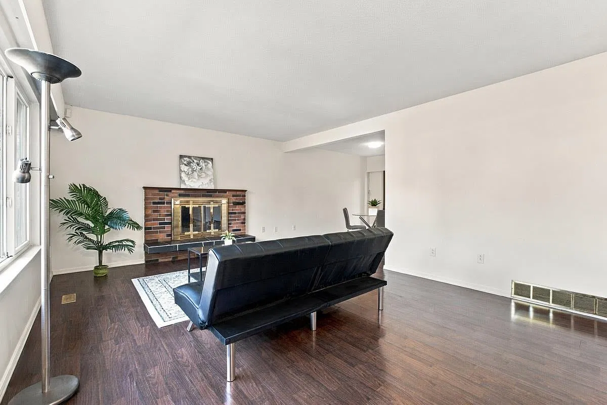 3 bed, 1026 sqft, $2,250 — Photo 2