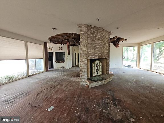 3rd image of 10 Oak Dr