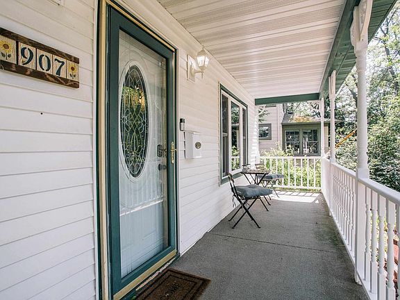 3rd image of 907 S VINE AVENUE