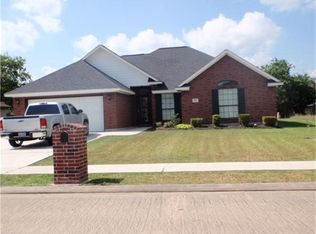 20 Texian Trl N, Angleton, TX 77515