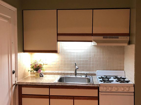 4th image of 2200 Far Hills Ave #12UP