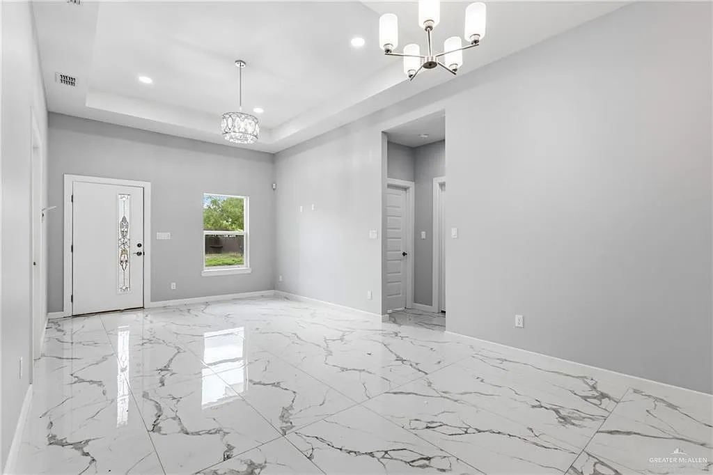 3 bed, 2.0 bath, 1350 sqft, $1,750 — Photo 2